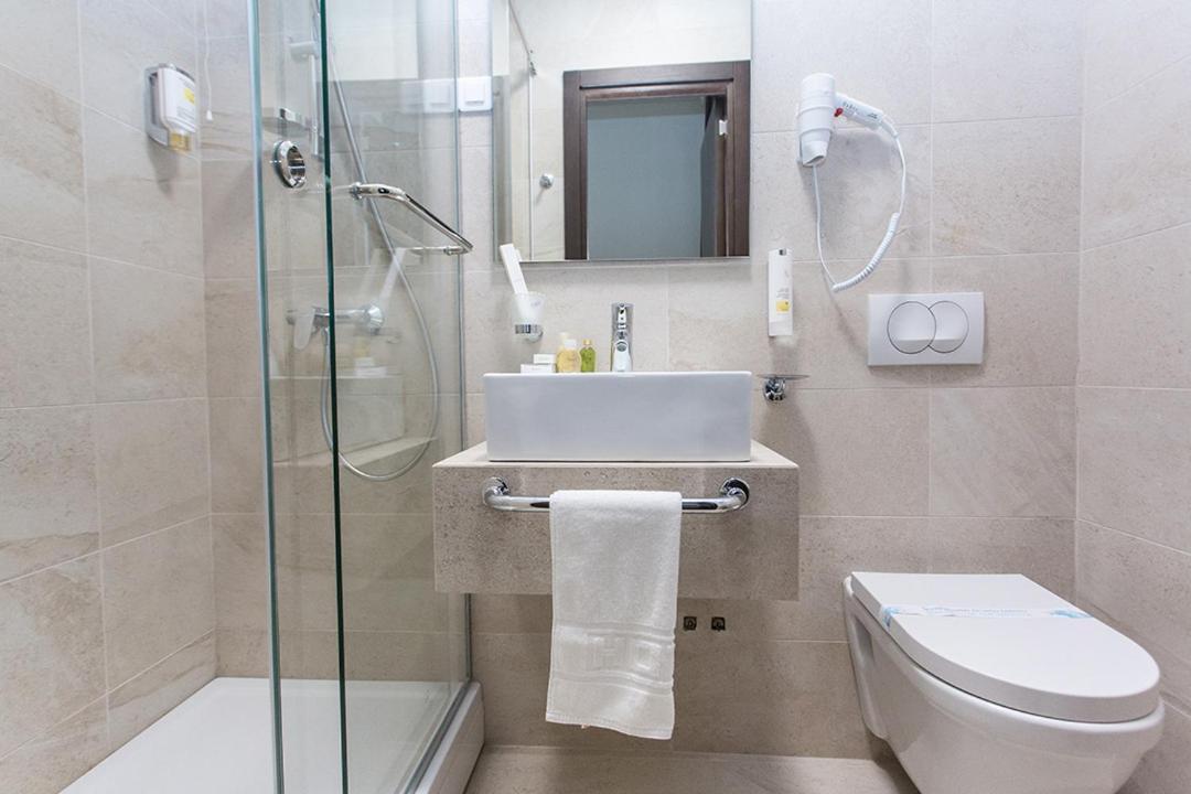 Hotel Grand Hedonist Pancevo Bagian luar foto