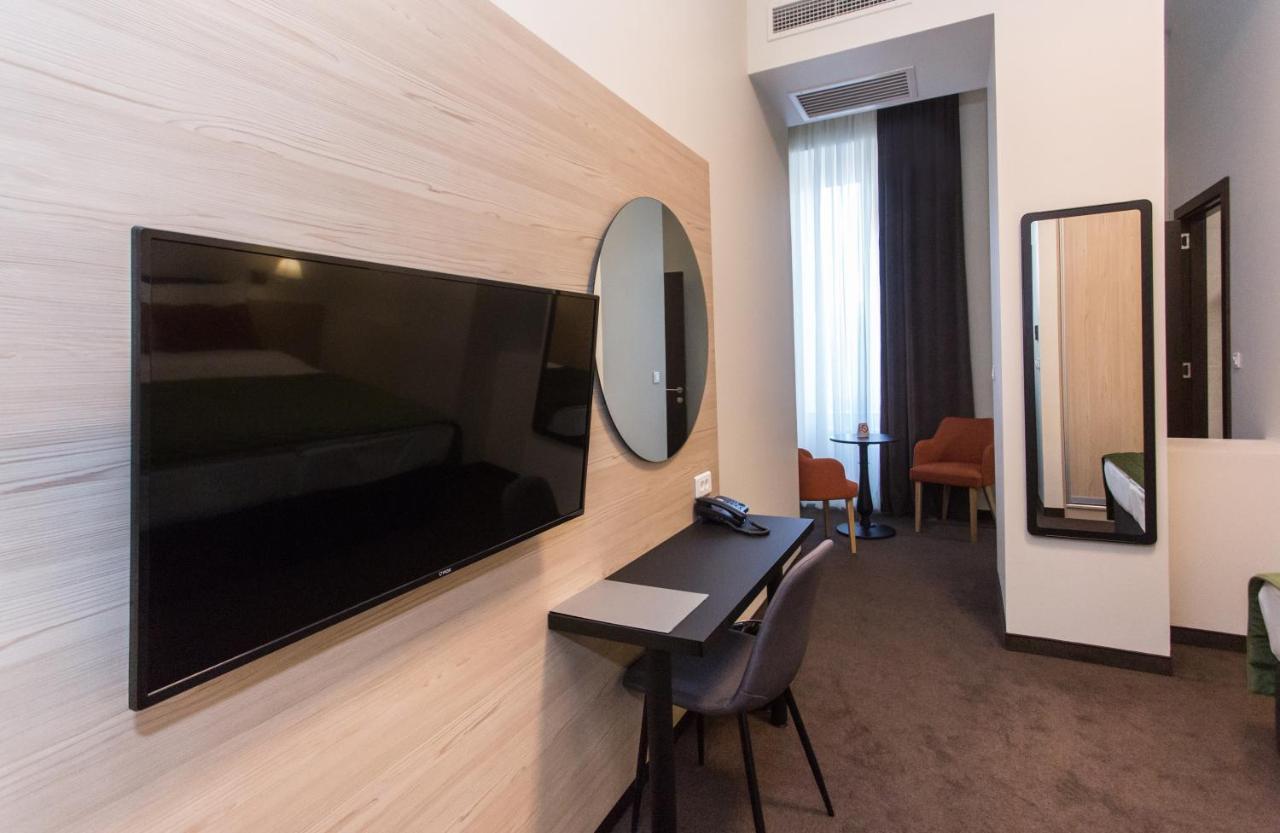 Hotel Grand Hedonist Pancevo Bagian luar foto