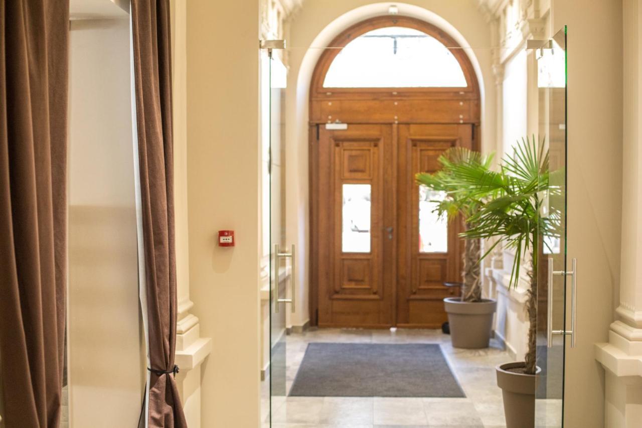 Hotel Grand Hedonist Pancevo Bagian luar foto