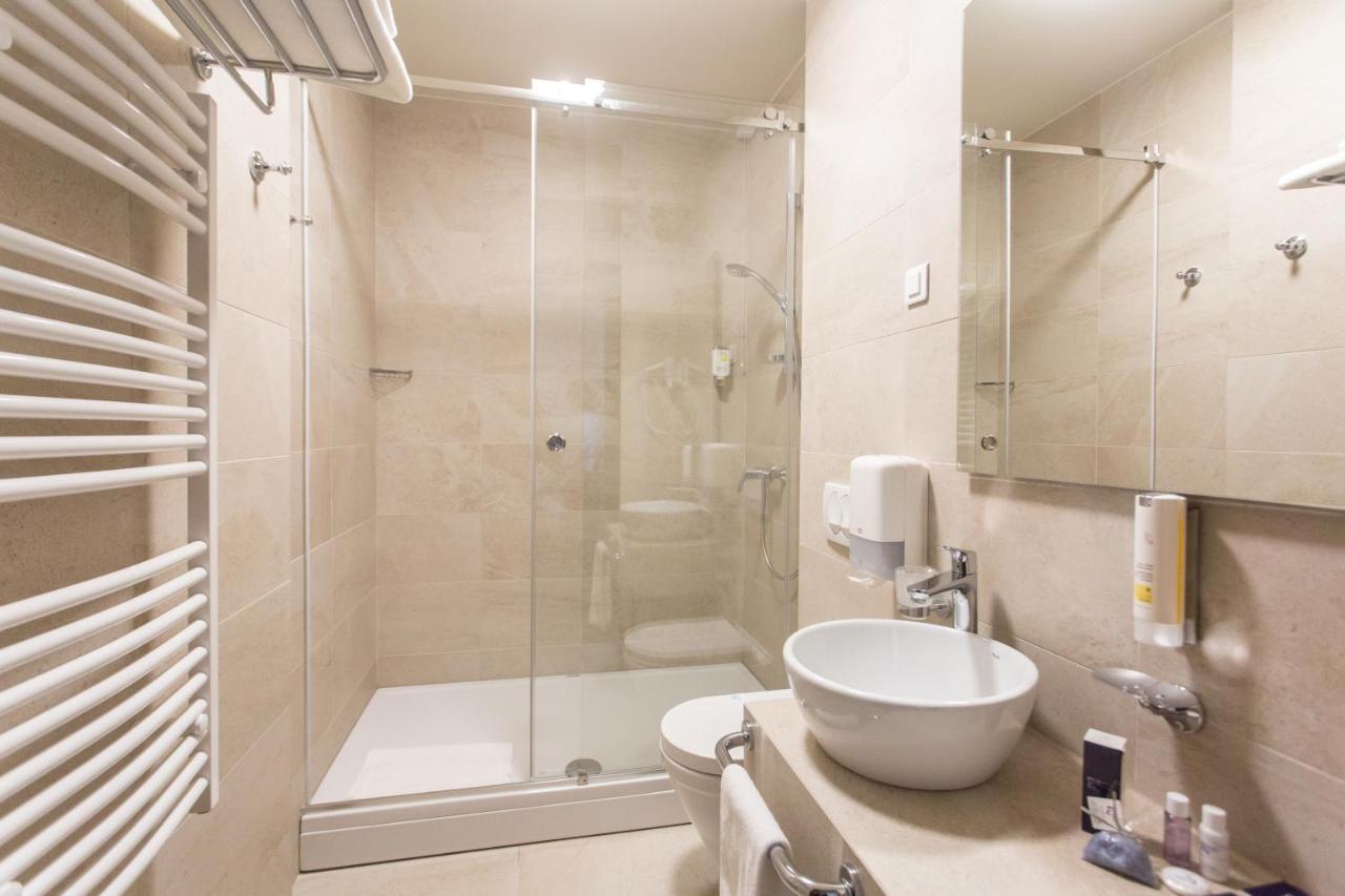 Hotel Grand Hedonist Pancevo Bagian luar foto