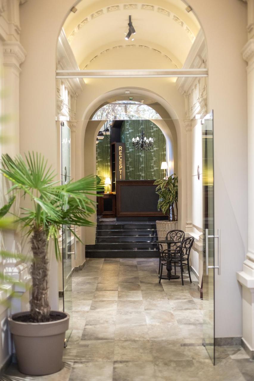 Hotel Grand Hedonist Pancevo Bagian luar foto